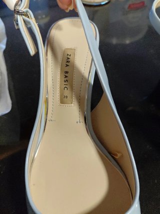 Zapatos tacón ZARA estilo estileto azul.