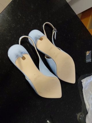 Zapatos tacón ZARA estilo estileto azul.