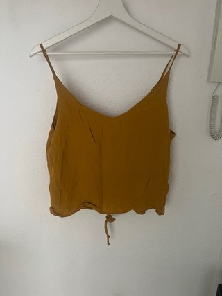 Camiseta mostaza tirantes talla única