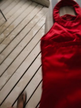 Vestido fiesta rojo con collar