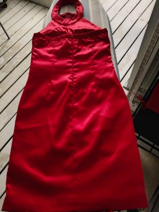 Vestido fiesta rojo con collar