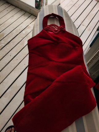 Vestido fiesta rojo con collar