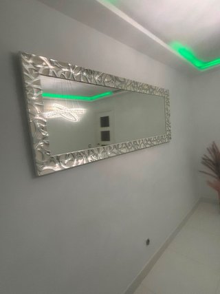 Espejo decorativo beige y plateado