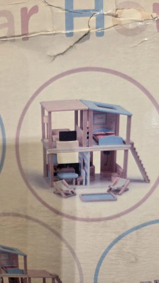 Casita de juguete de madera