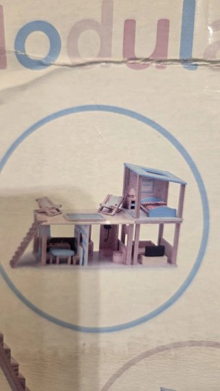 Casita de juguete de madera