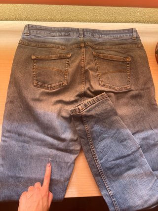 Pantalón vaquero azul T.42 (pequeña rotura)