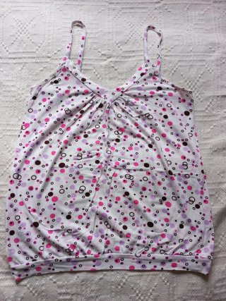 Camiseta tirantes con lunares rosas
