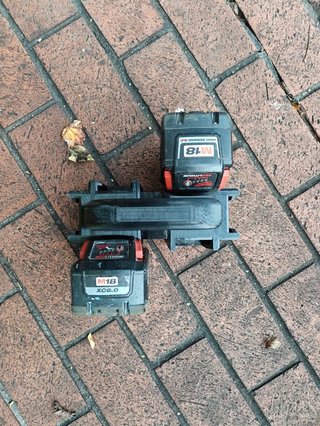 Soporte Porta 6 Baterías Milwaukee M18