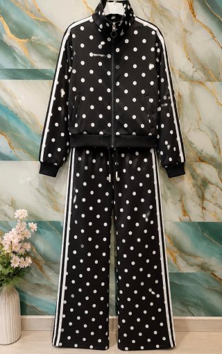 Conjunto deportivo niña lunares
