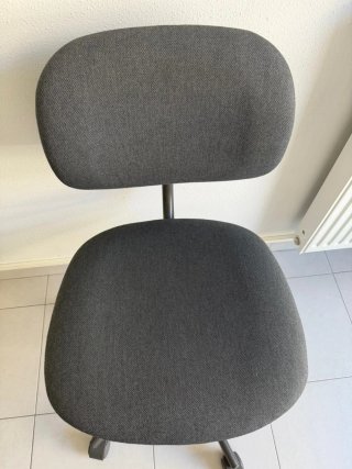 Silla giratoria gris
