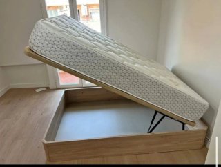 Struttura letto con materassi