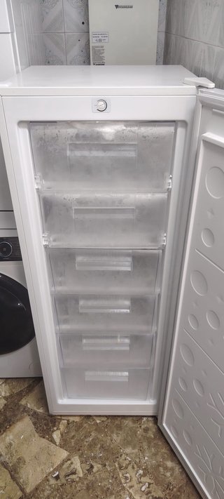 Congelatore verticale con cassetti