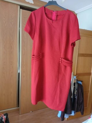 Vestido rojo con botones