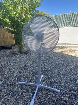 2 Ventilador de pie blanco