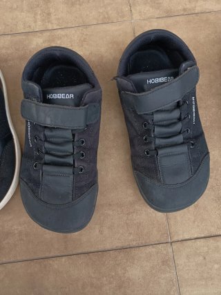 Lote de calzado para niño. Alguno barefoot
