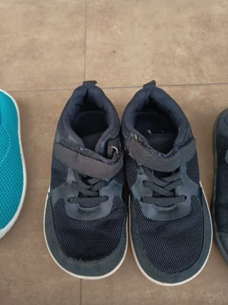 Lote de calzado para niño. Alguno barefoot