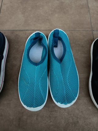 Lote de calzado para niño. Alguno barefoot