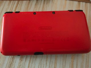 Nintendo 2DS XL Poké Ball Edition