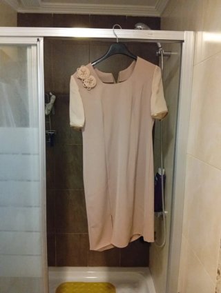 Vestido beige con flores