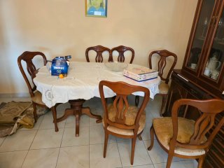 Mesa de comedor con 6 sillas de madera