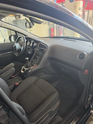 Peugeot 5008 2016