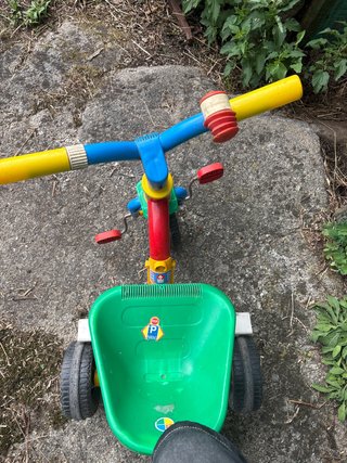 Triciclo infantil verde y azul