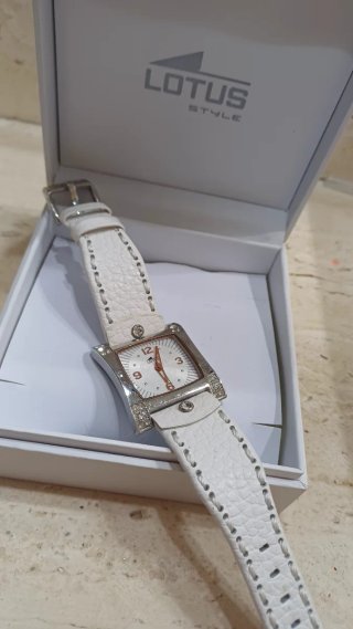 Reloj Lotus Mujer Plata y Blanco