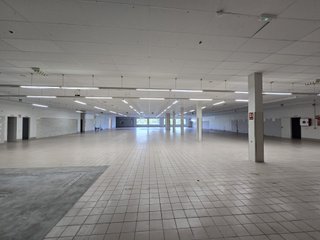 Alquiler Nave Comercial Fene 2.275 +3000 parking