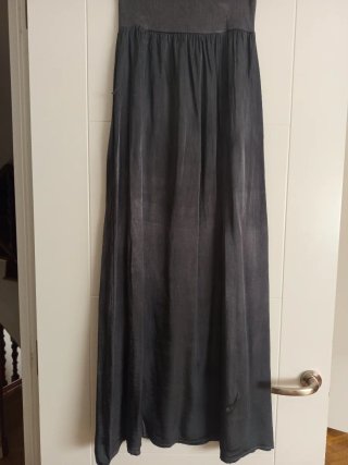 Falda gris satinada bohemia comprada en Ibiza S