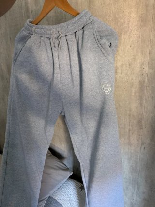 Pantalón ancho gris