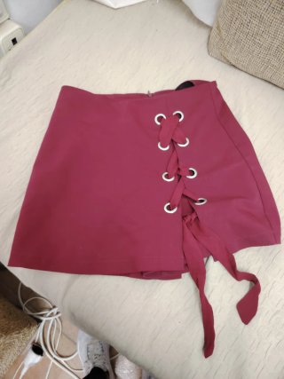 Falda pantalón Stradivarius granate con cordones