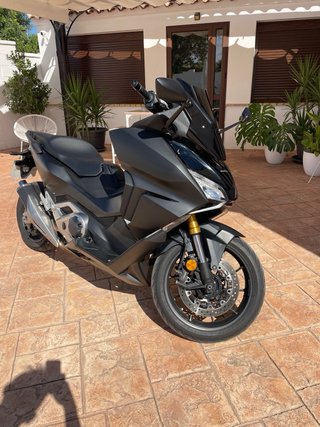 Honda Forza 750