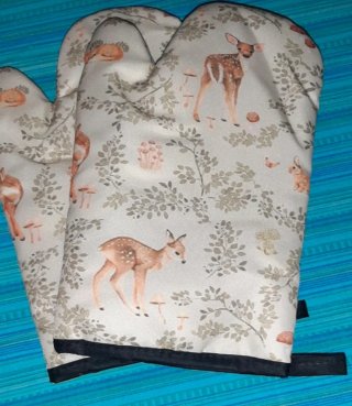 Guanti da forno con stampa bosco misura 17 cm x 27