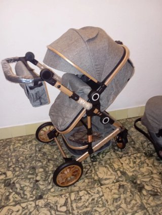 Carrito de bebé y silla de coche gris