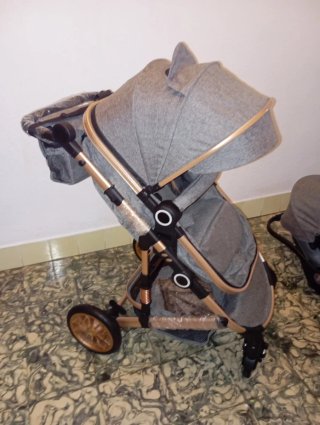 Carrito de bebé y silla de coche gris