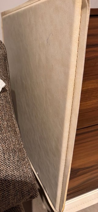 Cómoda vintage de madera con 4 cajones