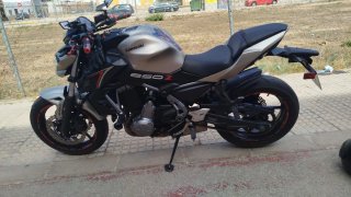 Kawasaki Z650 Plata y Negro