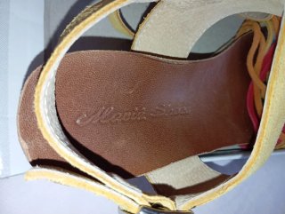 Sandalias de cuña con tiras colores