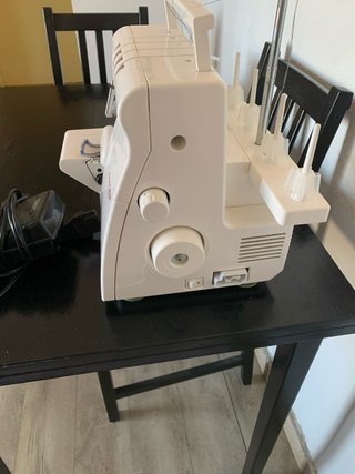 Máquina Overlock Singer Ultralock