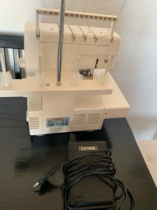 Máquina Overlock Singer Ultralock