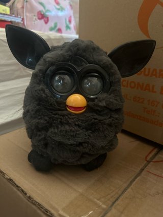 Furby gris oscuro