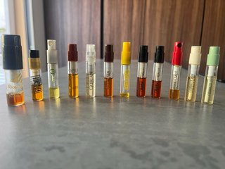 Lotto di 11 miniature di profumi originali mai usate