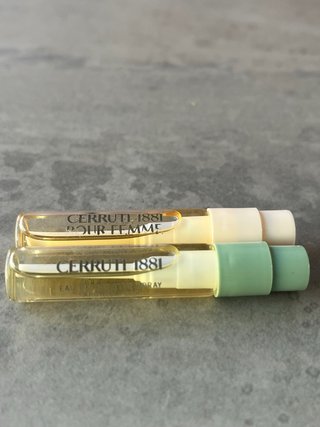 Lotto di 11 miniature di profumi originali mai usate