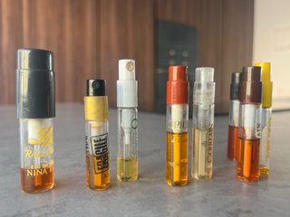 Lotto di 11 miniature di profumi originali mai usate