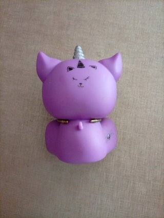 Juguete unicornio morado