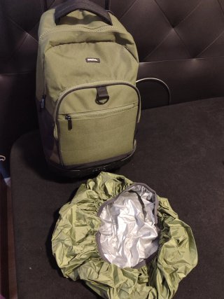 Mochila verde con ruedas
