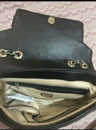 Bolso Guess Negro Acolchado Cadena