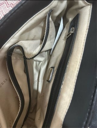 Bolso Guess Negro Acolchado Cadena