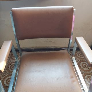 Sedia girevole vintage in similpelle