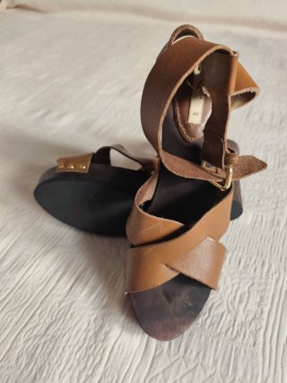 Sandalias tacón piel marrón Mango talla 40